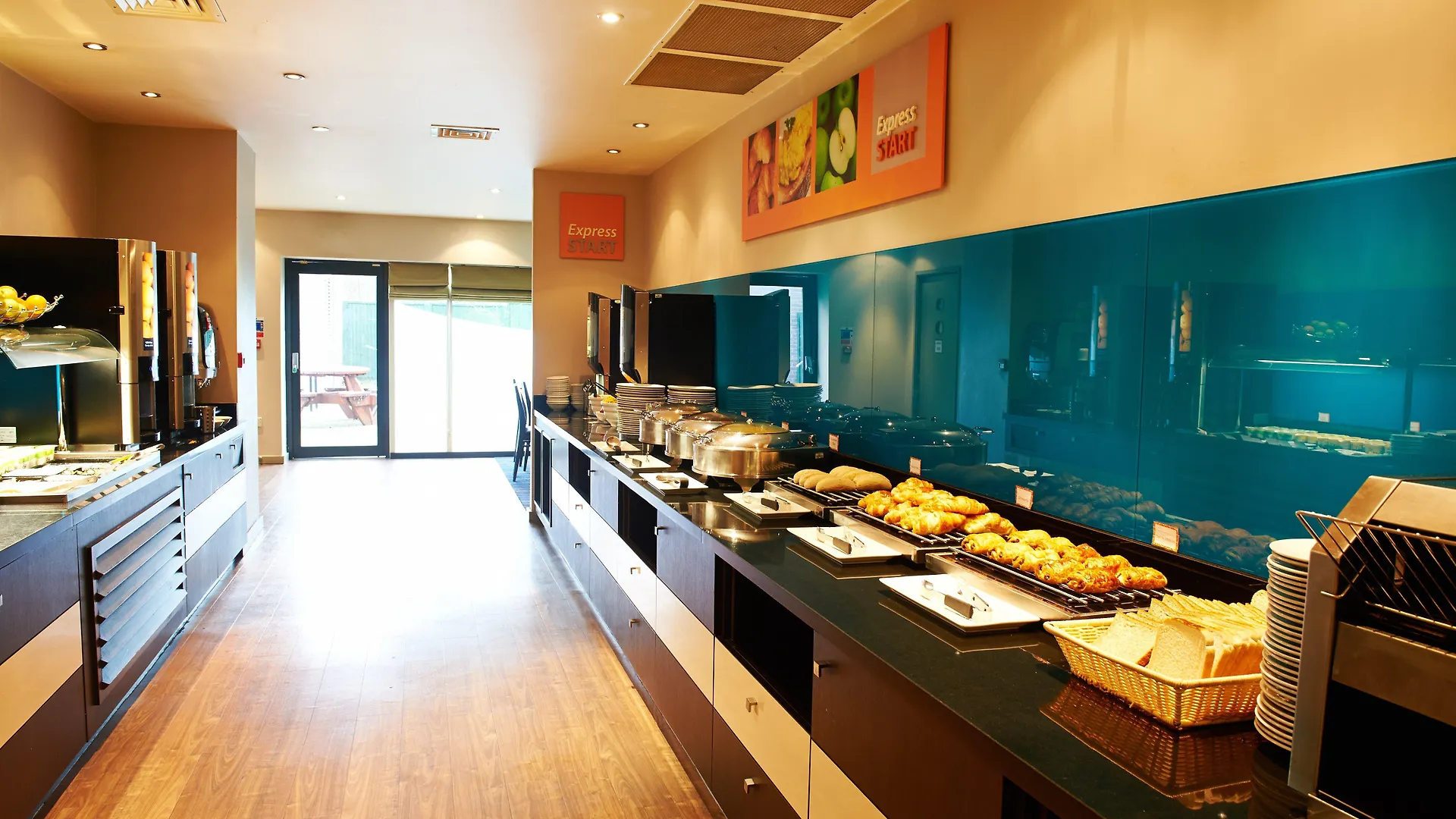 Holiday Inn Express Manchester Airport By Ihg Ringway