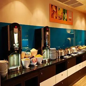 Holiday Inn Express Manchester Airport By Ihg Ringway 3*,